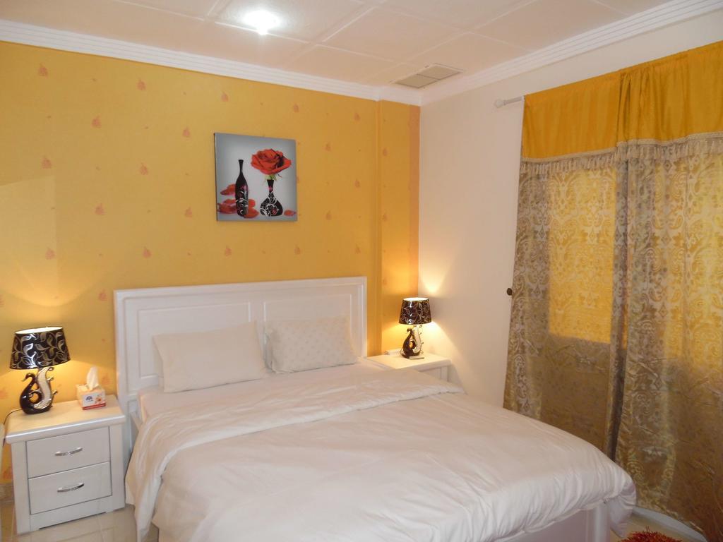 Leader Apartments 2 Kuwait City Room photo